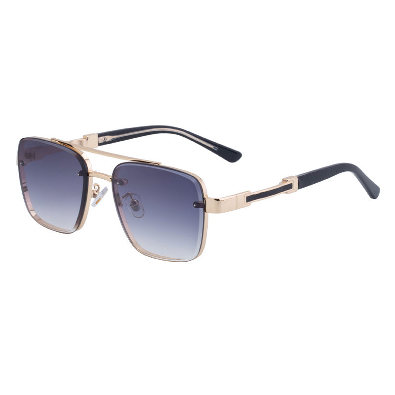 Lunettes de soleil homme portées, monture carrée rétro