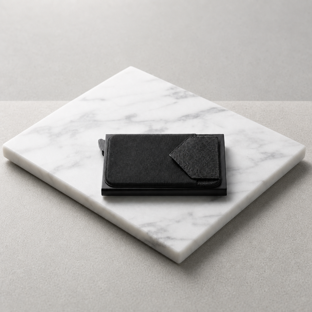Porte-cartes homme en aluminium argent, format slim